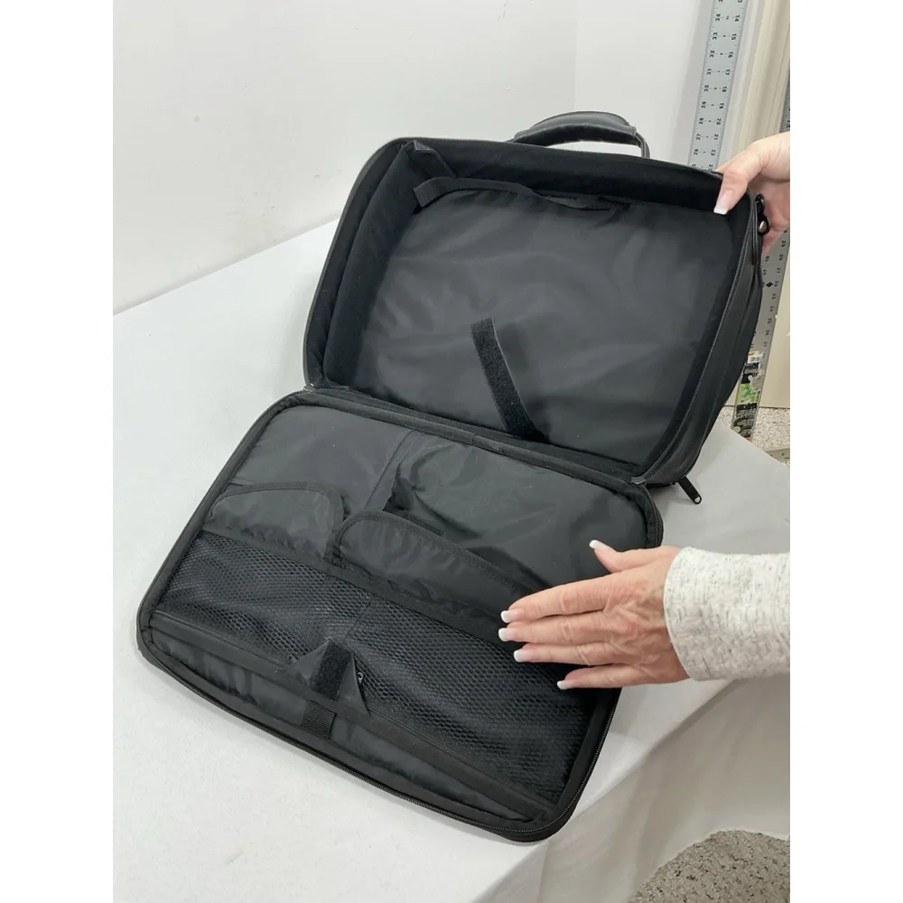 Case Logic Laptop Attache Bag Black Leather Hand Held Compartments & Pockets